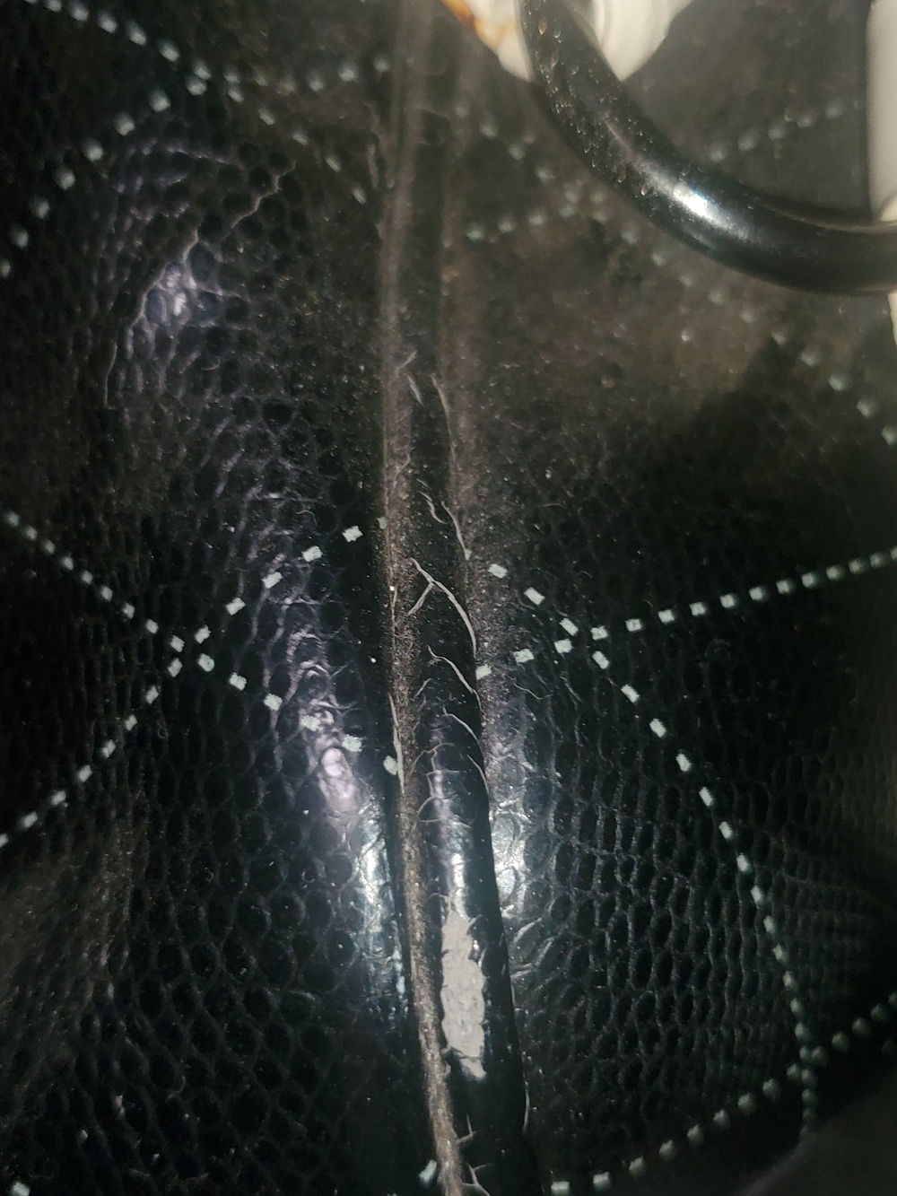Mary Kay Black and Cream Quilted Shoulder Bag - Picture 5 of 10
